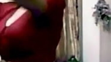 indian aunty changing clothes (old but gold)