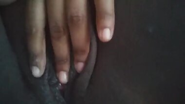 Sri Lankan milf pussy in close up pussy juice dripping