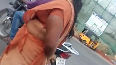 Madurai tamil big boobed aunty nipples in saree(without bra)