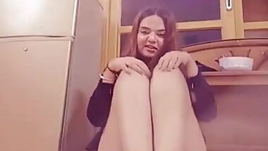 Komal Baloch fingering video for money