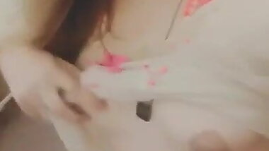 Pakistani lady showing boobs