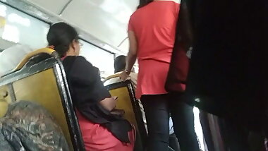 desi teen ass cought in bus