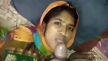 Indian desi bhabhi giving blowjob and then getting fucked.