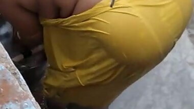 Desi aunty bathing