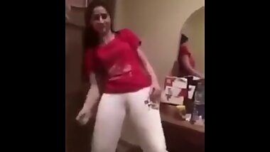Pakistani Girl Dancing on Choot Song