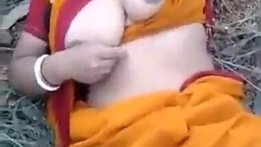 Desi couple caught fucking outdoor