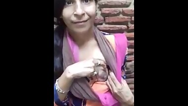 desi Bhabhi boobs show