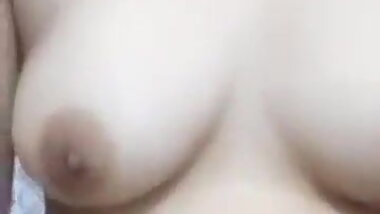 desi aunty pressing boobs