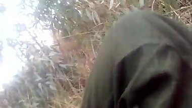 Punjabi sardar fucked hard Desi punjaban in field.