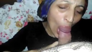 Desi ammi jaan beta ka lund choosa bj suck maa paki hijab muslim