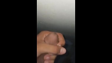 DESI GUY JERKING OFF