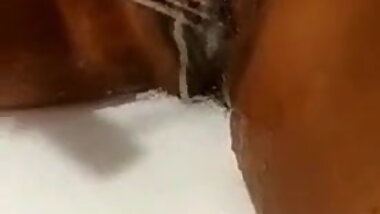 Desi horny aunty fingring and squirt for her lover