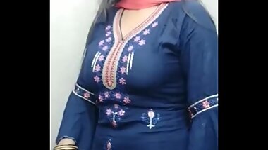 Girls operating Titok and Making videos