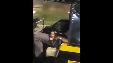 Indian teen girl gives blowjob in rickshaw