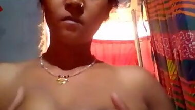 Desi Bhabhi Showing Nude