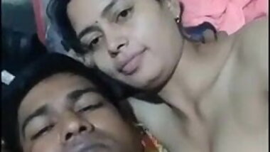 Cute desi bhabi has her boobs sucked