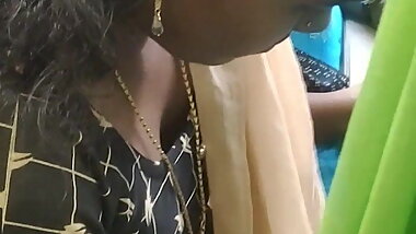 Young Tamil black girl cleavage in Chennai bus
