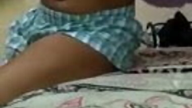 Desi girl showing gaand