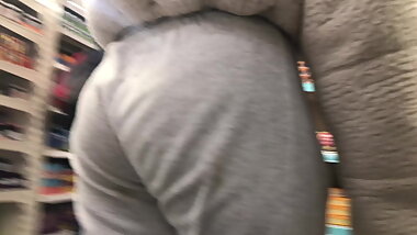 Juicy Indian vpl ass in sweatpants