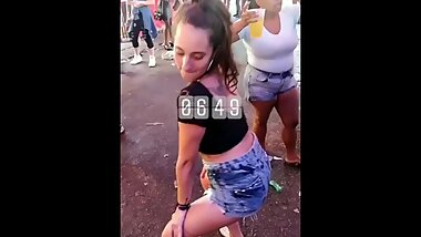 Beautiful Desi Girl Twerks Ass on the Street