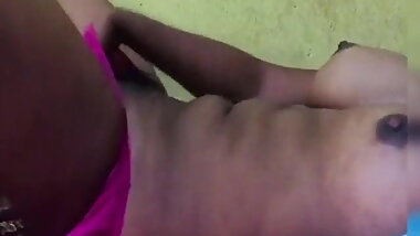 Desi wife pleasing herself.
