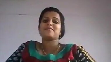 Indian aunty big boobs show