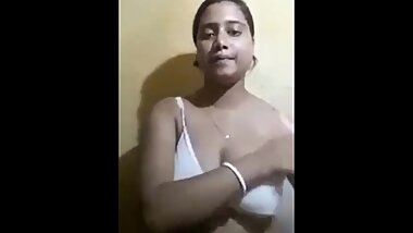 desi wife striping her dresses and shows cute boobs