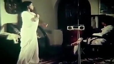 Desi Babhi Changes Dress, Video - The Black Web