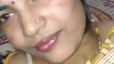 Sexy look desi Randi boob press