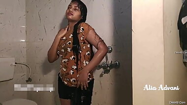 Hot Desi Girl Bathing