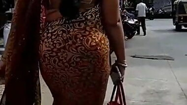 Tamil aunty with jiggling Ass