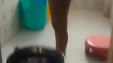 indian horny desi cheating house wife doing masturbation tak