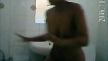DESI INDIAN LADY BATHROOM VIDEO RECORDING