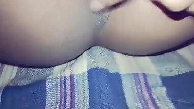 Sri lankan teen girl showing pussy