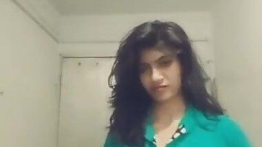 Hot desi girl boobshow