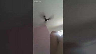 Desi girl show her pussy