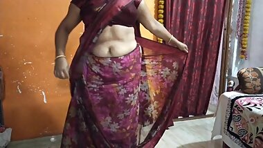 My aunty changing sare