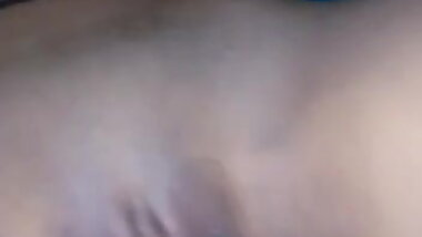 Choot me fingering karte hue pakda  ladki ko