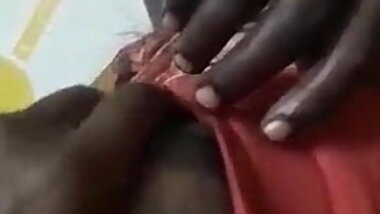 Tamil  aunty show boob's in saree