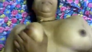 Indian aunty gives blowjob to neighbour