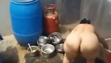 indian aunty peeing high