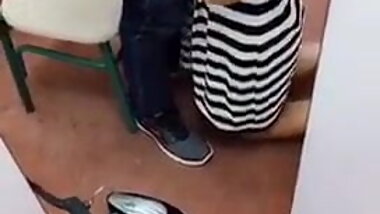 Indian lovers fucks in the dressing room at shopping mall