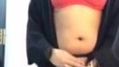 Paki hot sexy butch showing her boobs