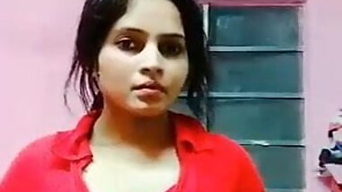 Sexy Desi Girl Showing Her Boobs
