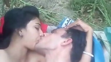 Desi india gf bf khet me chudai krte hue