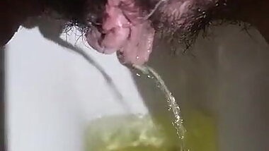 Desi Piss