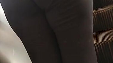 Desi girl ass on Asscalator