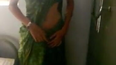 desi Indian girl playing the fool with boyfriend in room 2