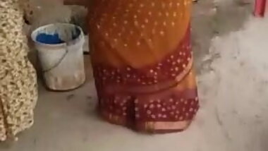 Desi silk saree aunty ass Captured